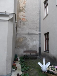 stara ściana pomiędzy