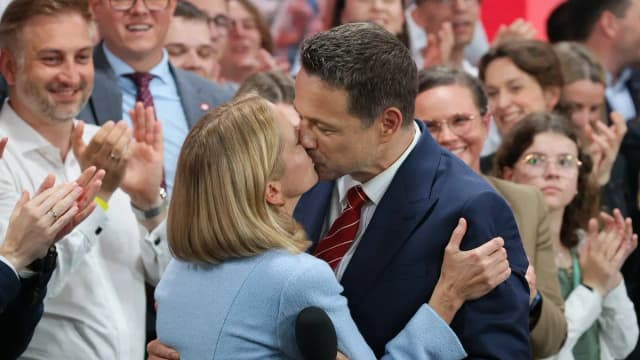 Czy Rafał Trzaskowski jest żonaty? Odkryj tajemnice jego życia prywatnego Czy Rafał Trzaskowski jest żonaty? Odkryj tajemnice jego życia prywatnego