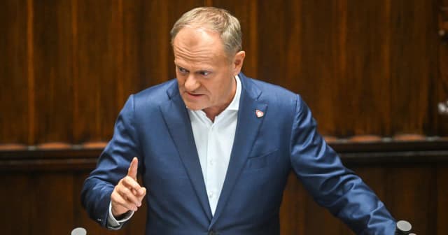 Co sprzedał Tusk i jakie były tego konsekwencje dla Polski? Co sprzedał Tusk i jakie były tego konsekwencje dla Polski?
