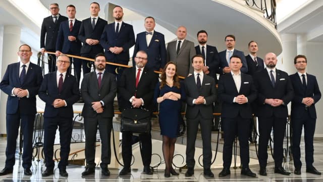 Kto jest liderem konfederacji? Poznaj kluczowe postacie w partii Kto jest liderem konfederacji? Poznaj kluczowe postacie w partii