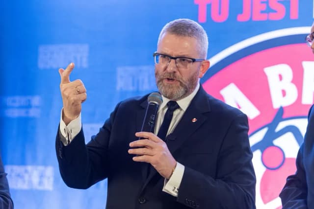 Grzegorz Braun kto to? Kontrowersje i kariera polityczna w Polsce Grzegorz Braun kto to? Kontrowersje i kariera polityczna w Polsce