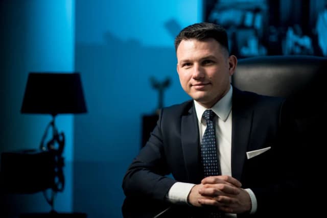 Sławomir Mentzen i kto tu jest szurem – kontrowersje i krytyka polityki Sławomir Mentzen i kto tu jest szurem – kontrowersje i krytyka polityki