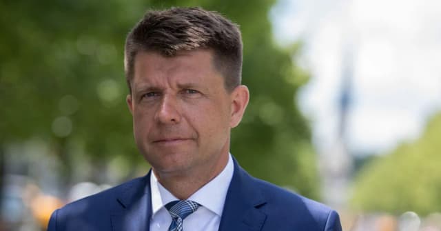 Kto finansuje Petru? Zaskakujące źródła wsparcia dla Nowoczesnej Kto finansuje Petru? Zaskakujące źródła wsparcia dla Nowoczesnej