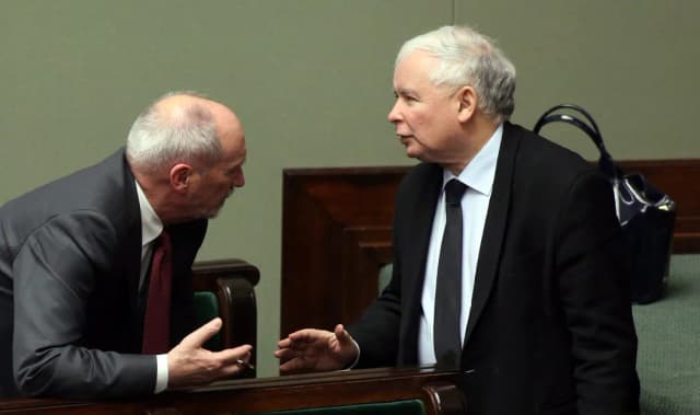 Co Macierewicz ma na Kaczyńskiego? Sekrety ich politycznej współpracy Co Macierewicz ma na Kaczyńskiego? Sekrety ich politycznej współpracy