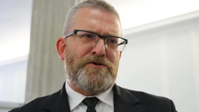 Gdzie mieszka Grzegorz Braun? Odkryj jego wpływ na Rzeszów Gdzie mieszka Grzegorz Braun? Odkryj jego wpływ na Rzeszów