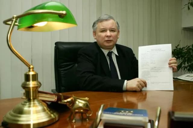 Jaki jest Jarosław Kaczyński? Odkryj jego kontrowersyjną karierę Jaki jest Jarosław Kaczyński? Odkryj jego kontrowersyjną karierę