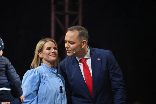 Ile ma lat żona Nawrockiego? Zaskakująca historia Marty Nawrockiej Ile ma lat żona Nawrockiego? Zaskakująca historia Marty Nawrockiej