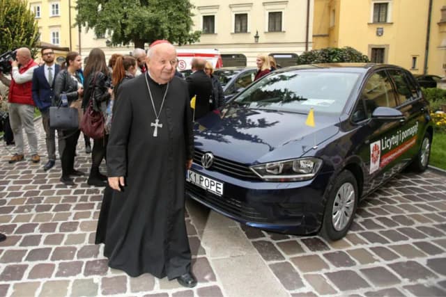 Ile lat ma kardynał Dziwisz? Zaskakująca biografia i fakty Ile lat ma kardynał Dziwisz? Zaskakująca biografia i fakty