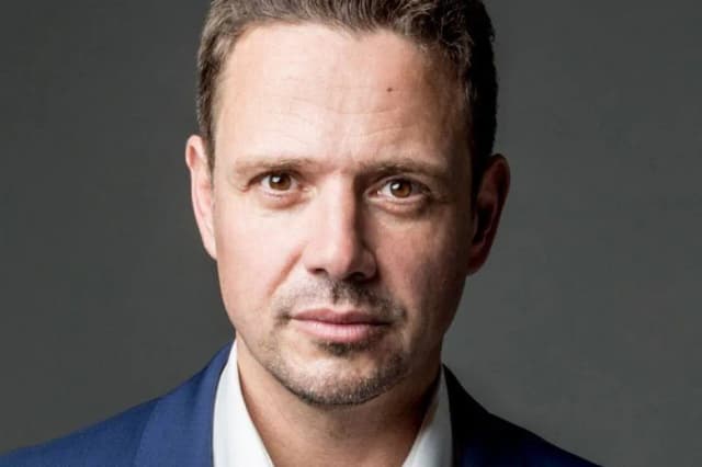 Rafał Trzaskowski ile ma lat? Zaskakująca prawda o jego wieku Rafał Trzaskowski ile ma lat? Zaskakująca prawda o jego wieku