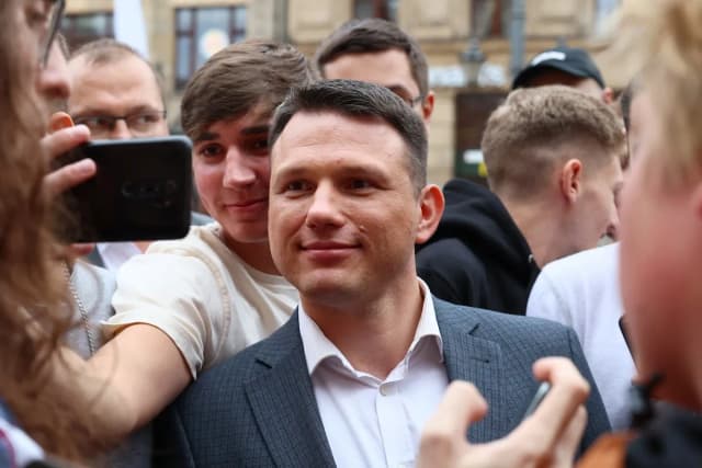 Czy Mentzen jest prawnikiem? Poznaj jego kwalifikacje i usługi Czy Mentzen jest prawnikiem? Poznaj jego kwalifikacje i usługi