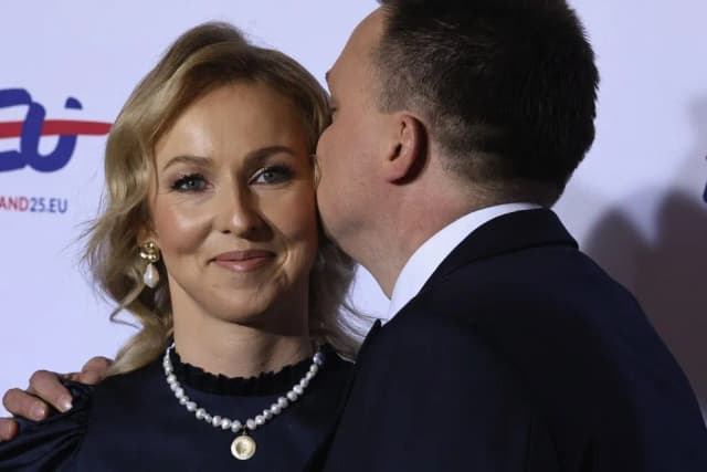 Szymon Hołownia czy jest żonaty? Odkryj jego życie prywatne Szymon Hołownia czy jest żonaty? Odkryj jego życie prywatne