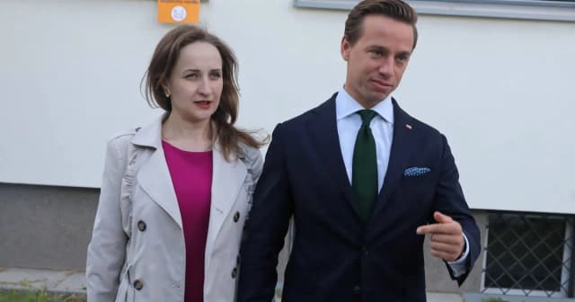 Kim jest żona Krzysztofa Bosaka? Zaskakujące fakty o Karinie Bosak Kim jest żona Krzysztofa Bosaka? Zaskakujące fakty o Karinie Bosak