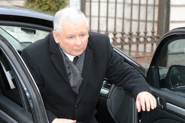 Ile lat ma Jarosław Kaczyński? Zaskakująca prawda o jego wieku Ile lat ma Jarosław Kaczyński? Zaskakująca prawda o jego wieku